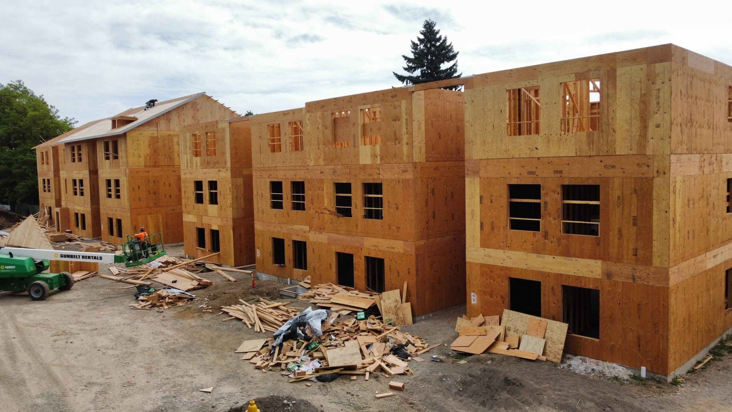 CLEVELAND CROSSING APARTMENTS