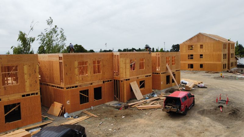 CLEVELAND CROSSING APARTMENTS Top Feature Photo 2