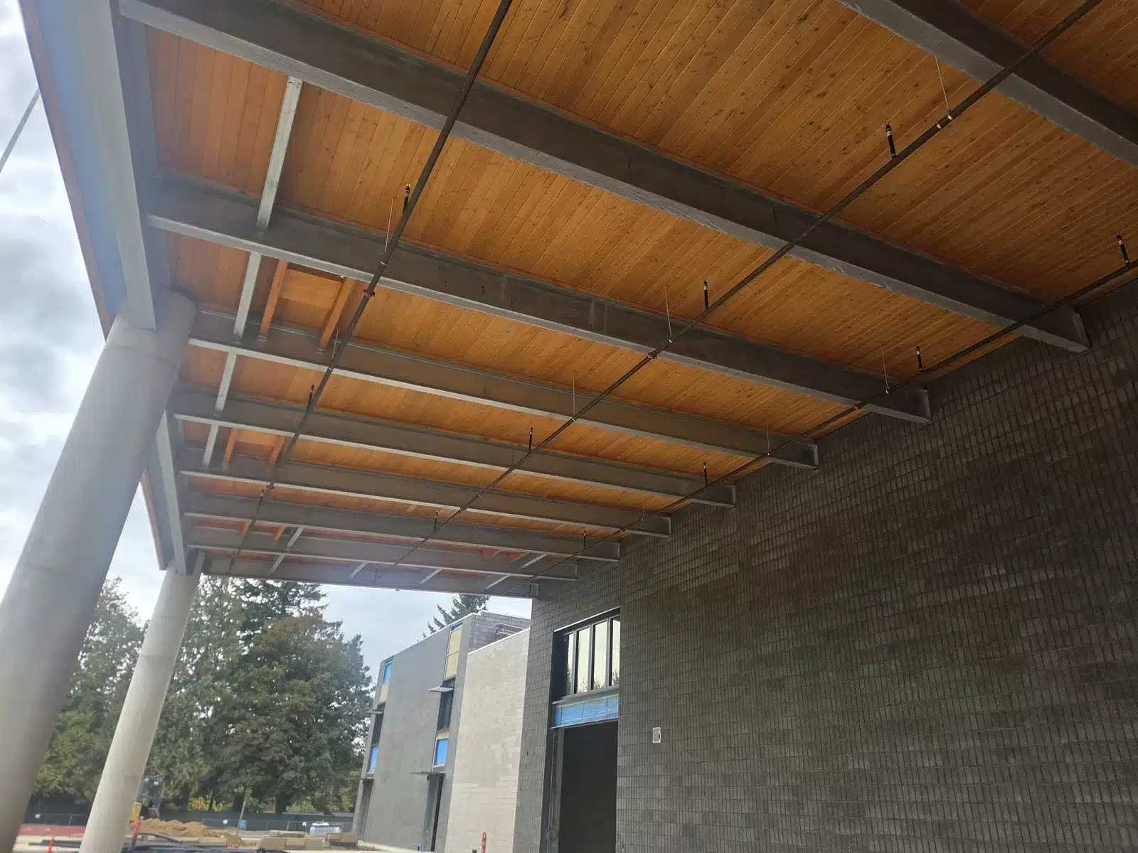 LAKE OSWEGO MIDDLE SCHOOL Top Feature Photo 2