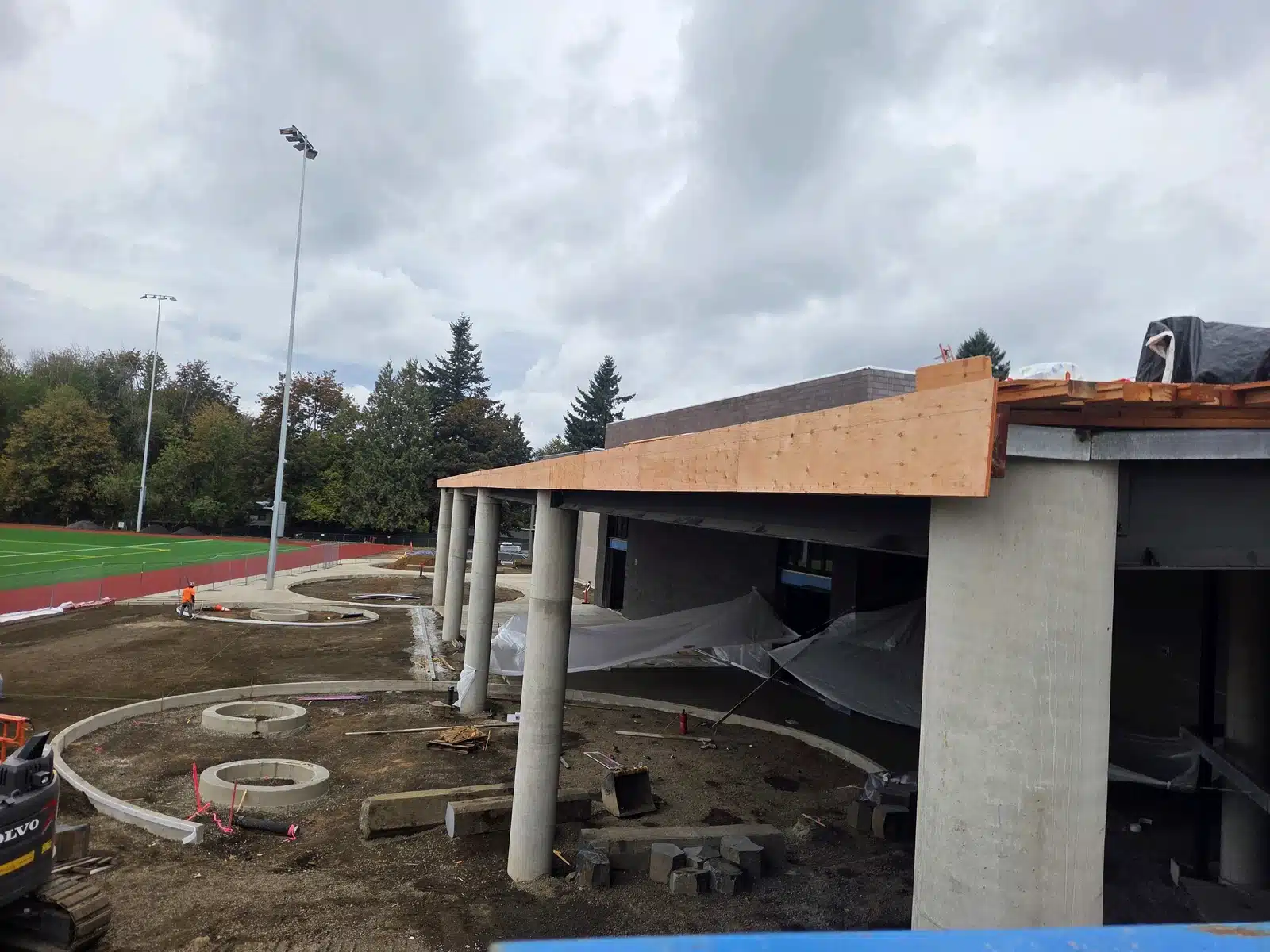 LAKE OSWEGO MIDDLE SCHOOL Thumbnail 3