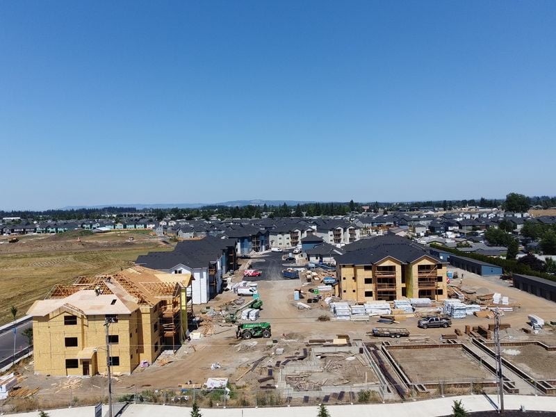 SMITH CREEK APARTMENTS Thumbnail 3