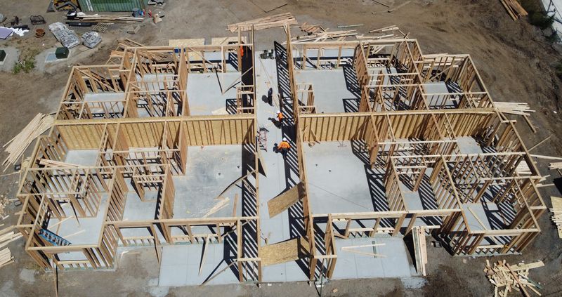 SMITH CREEK APARTMENTS Thumbnail 4